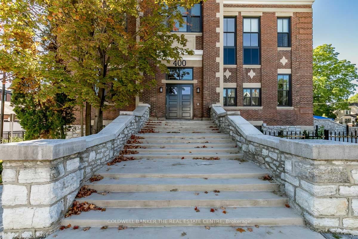 400 Park Ave: King George Public School