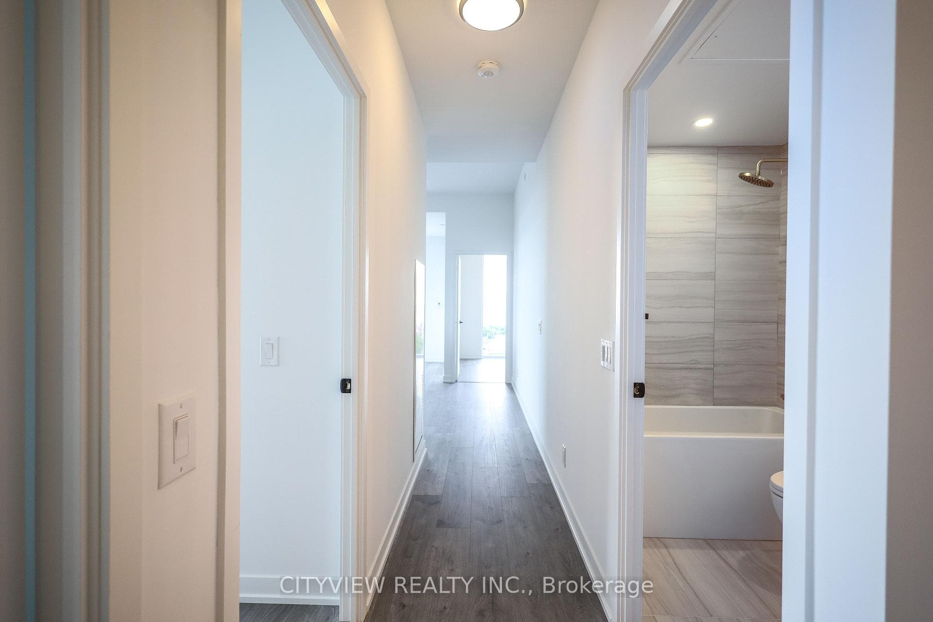 285 Dufferin Street Unit 1402 photo 4