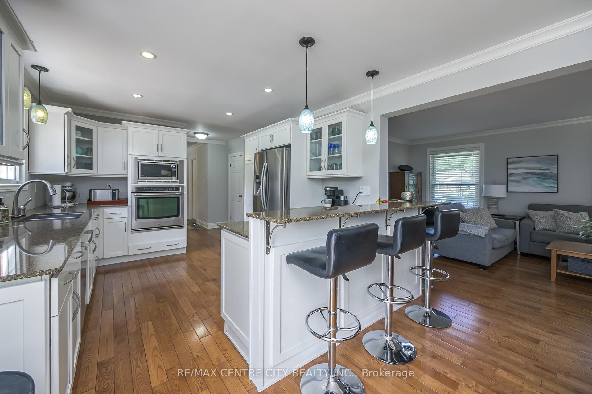 675 Dunboyne Crescent photo 22