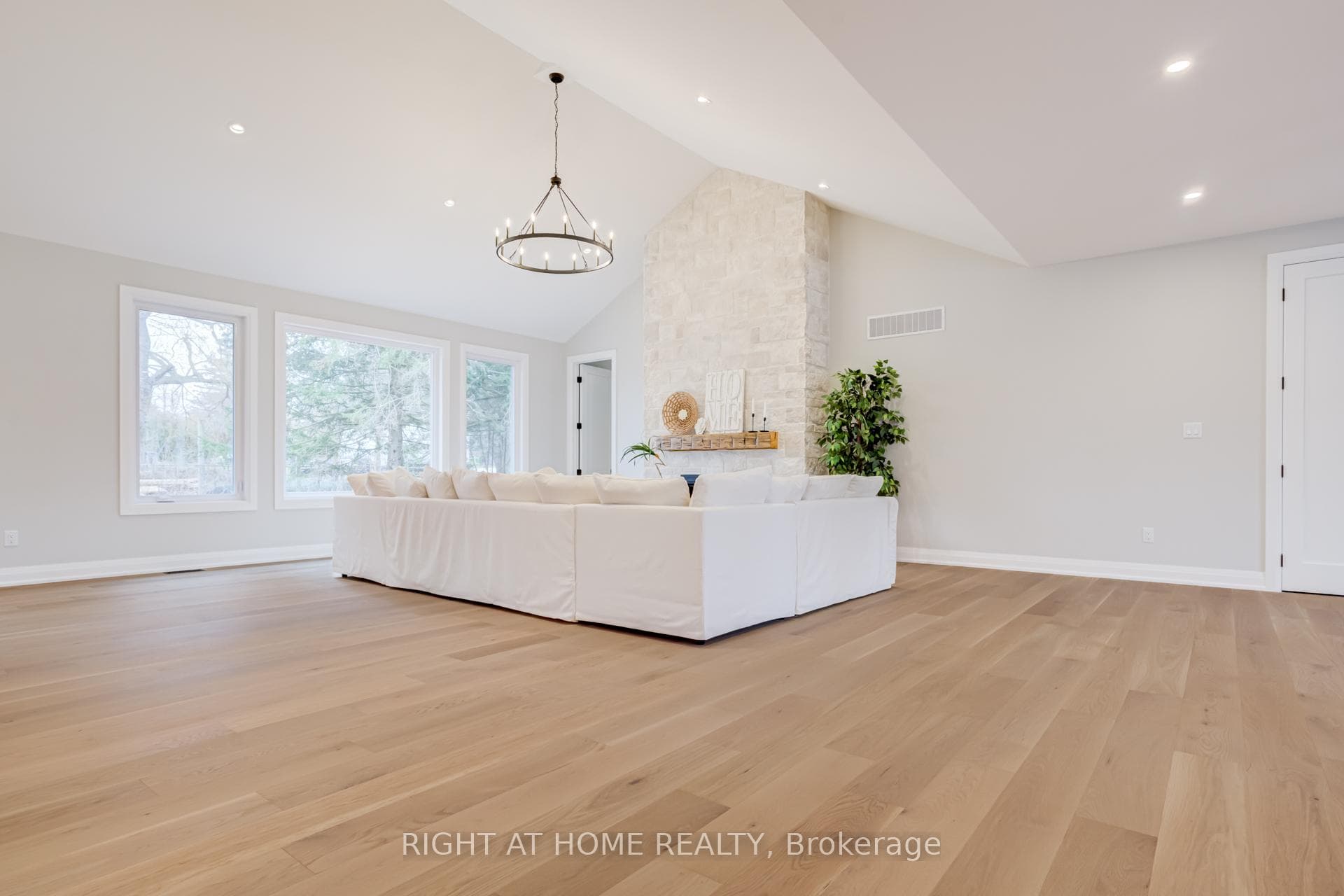 9 Maple Grove Road photo 5