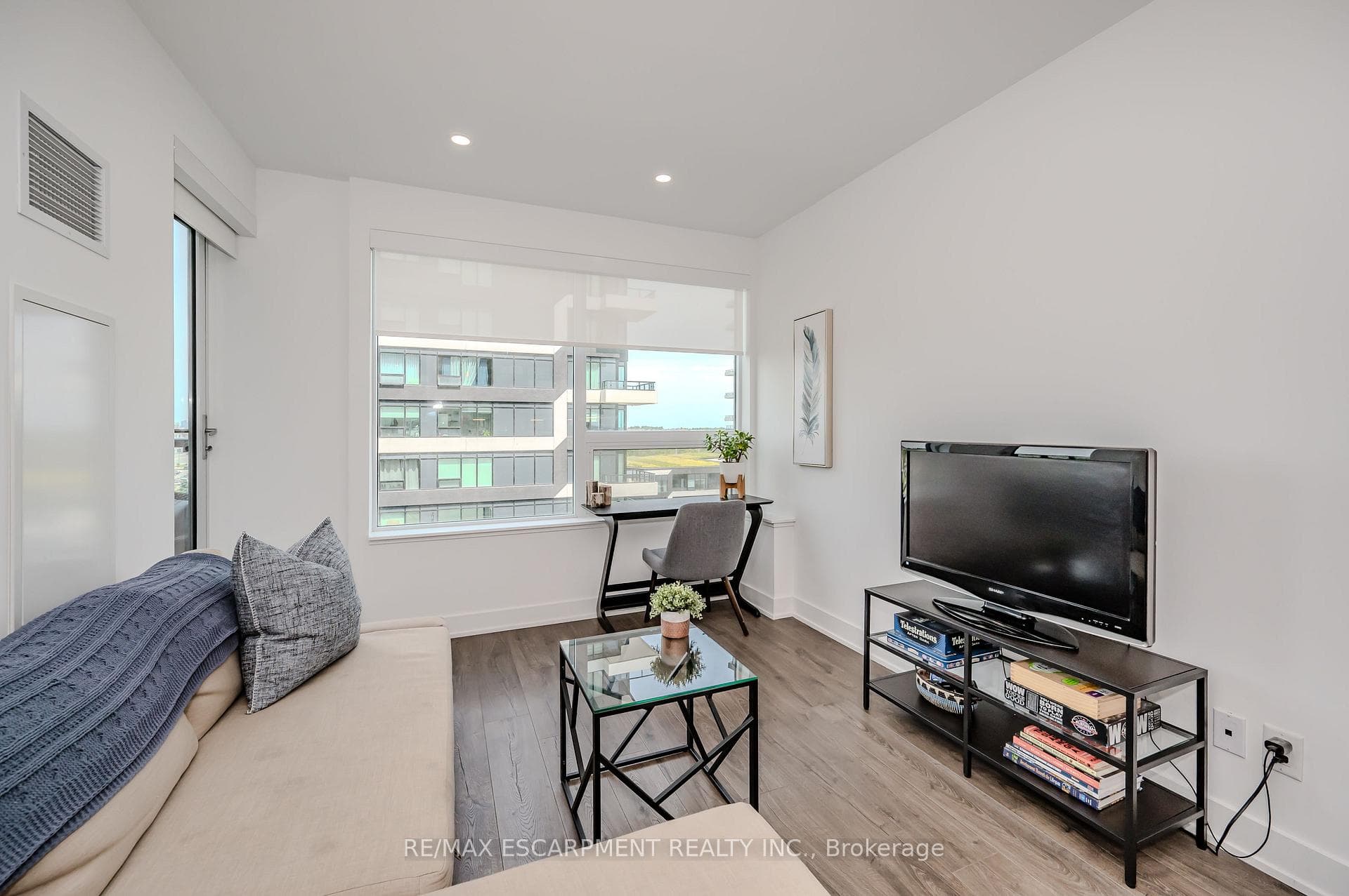 2481 Taunton Road Unit 705 photo 13