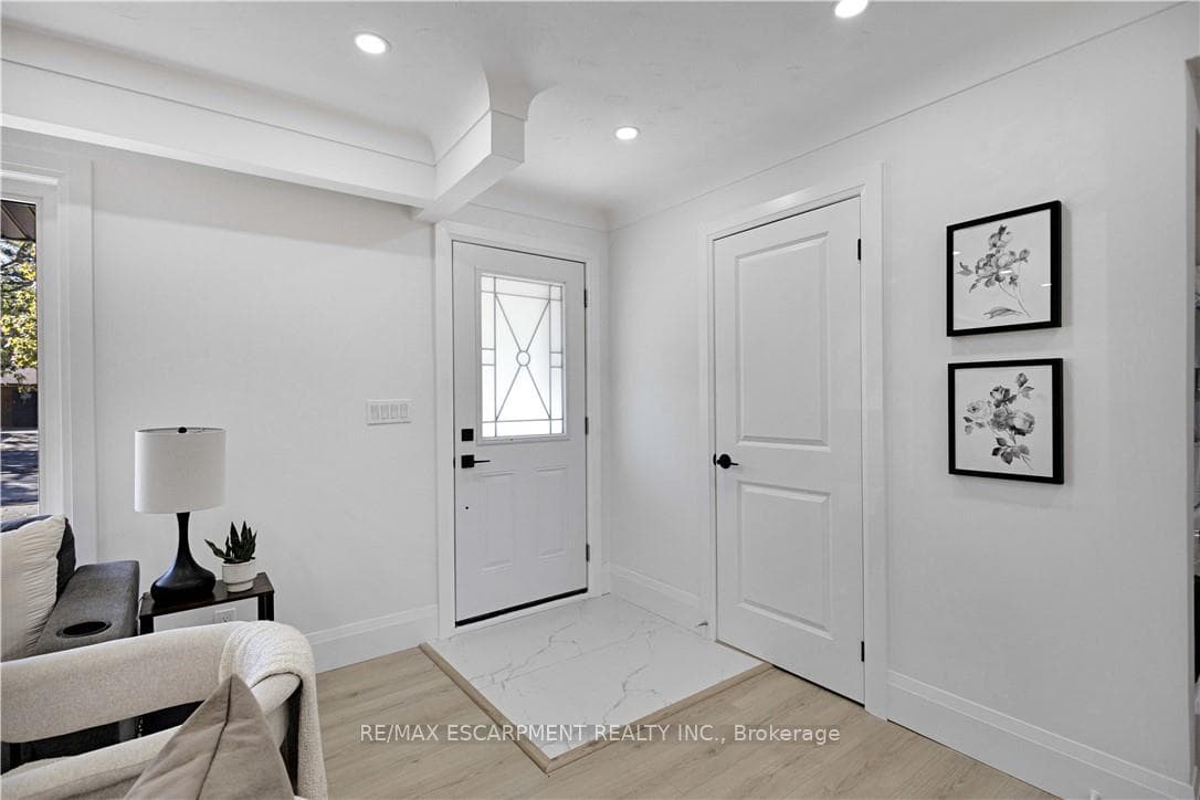 7 Swan Drive photo 6