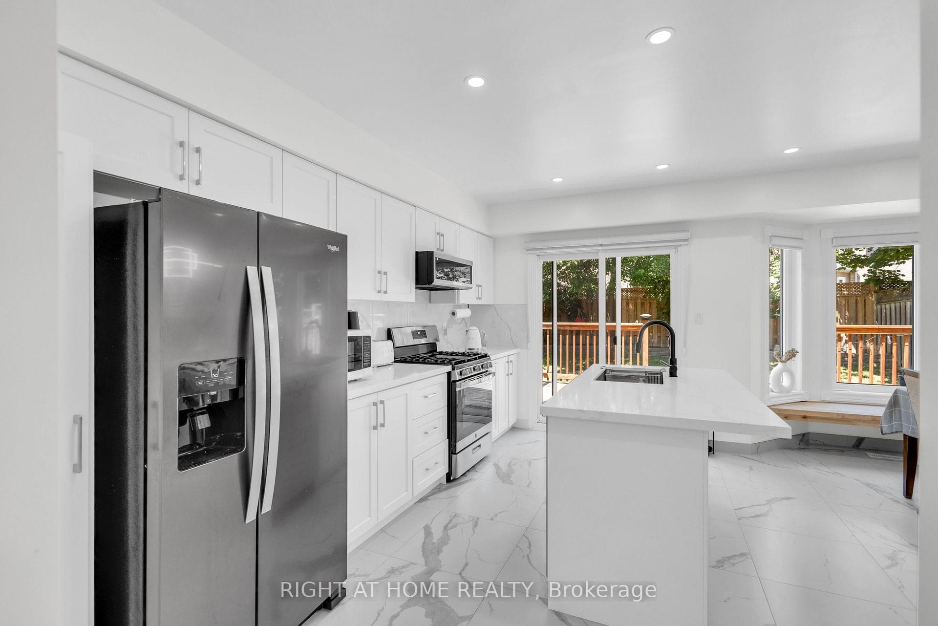 2029 Westmount Drive photo 10