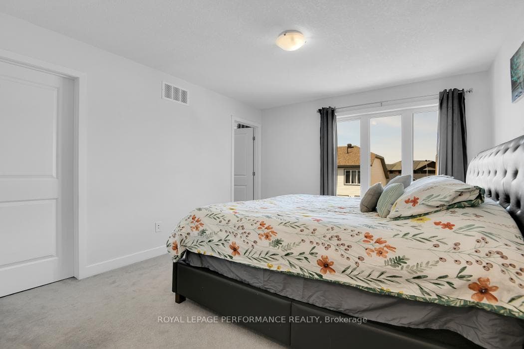 30 WHITCOMB Crescent photo 16