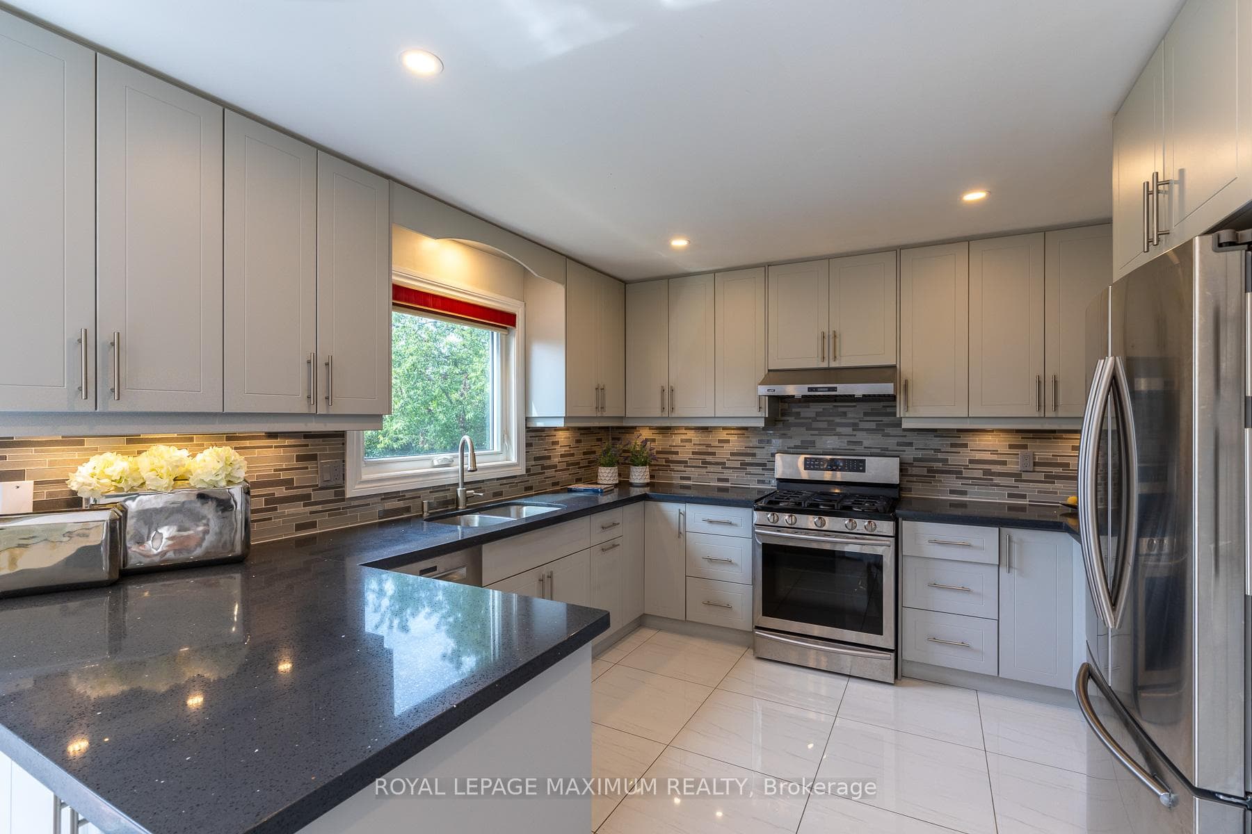 22 A Waltham Crescent photo 8