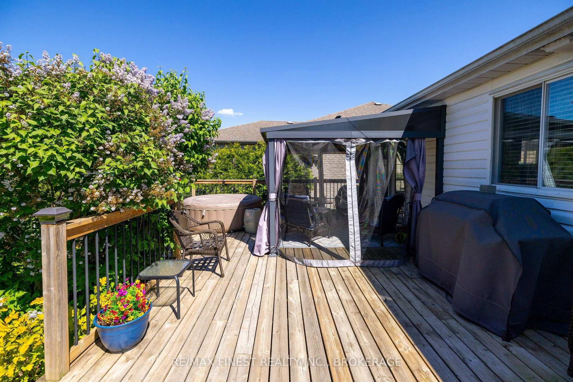 320 Friarhill Crescent photo 45