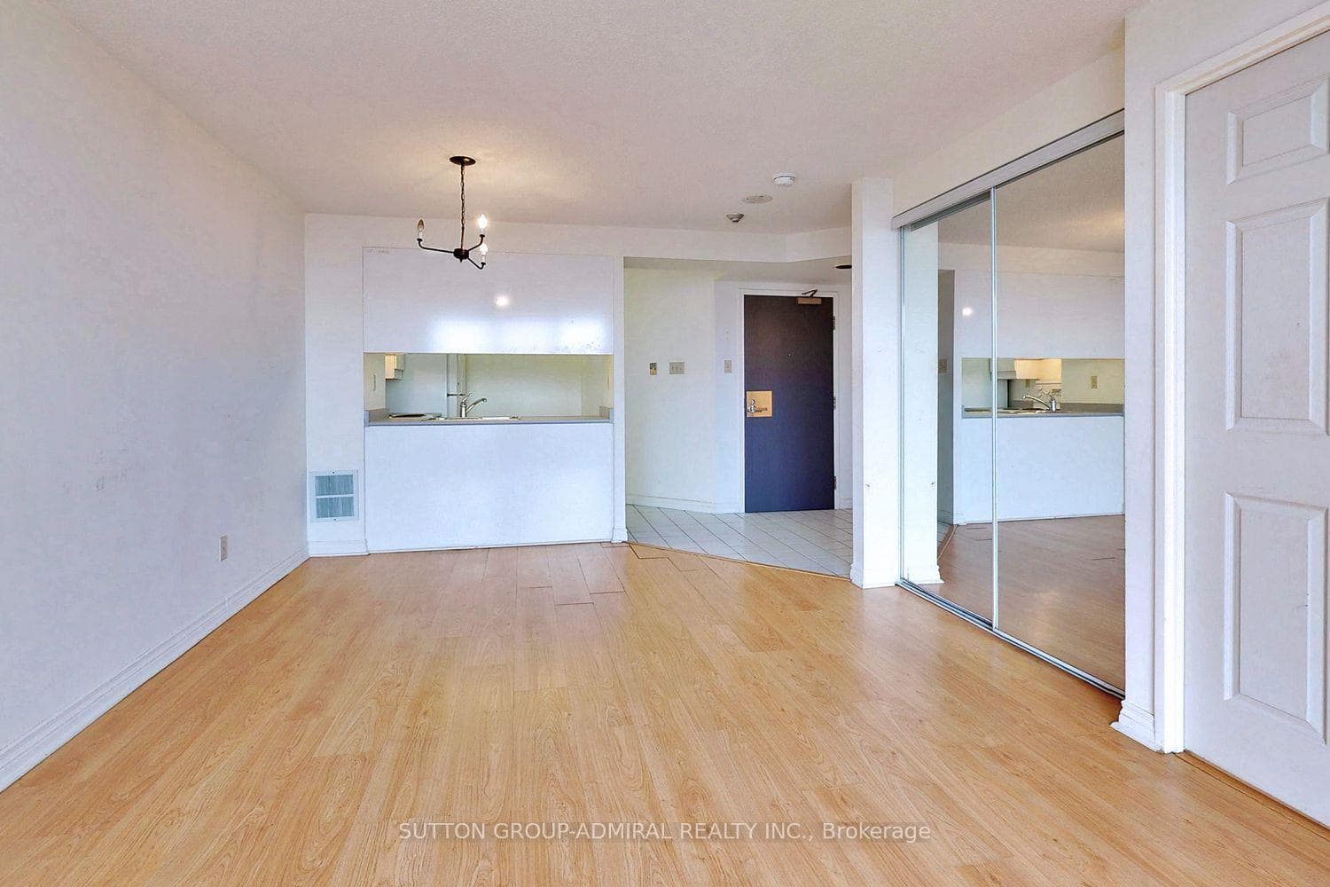 736 Bay Street Unit 2905 photo 2