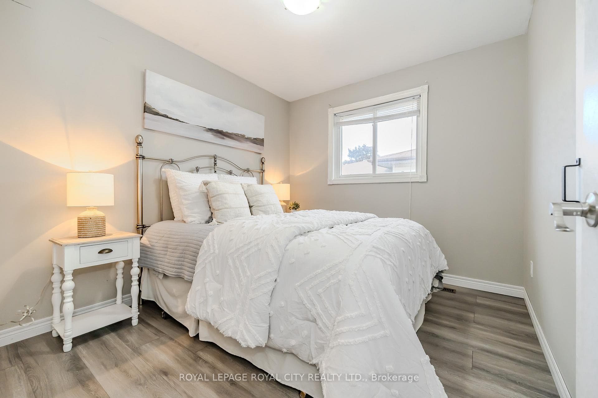 16 Nickolas Crescent photo 23