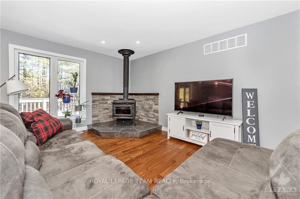 556 MCLACHLAN Road photo 6