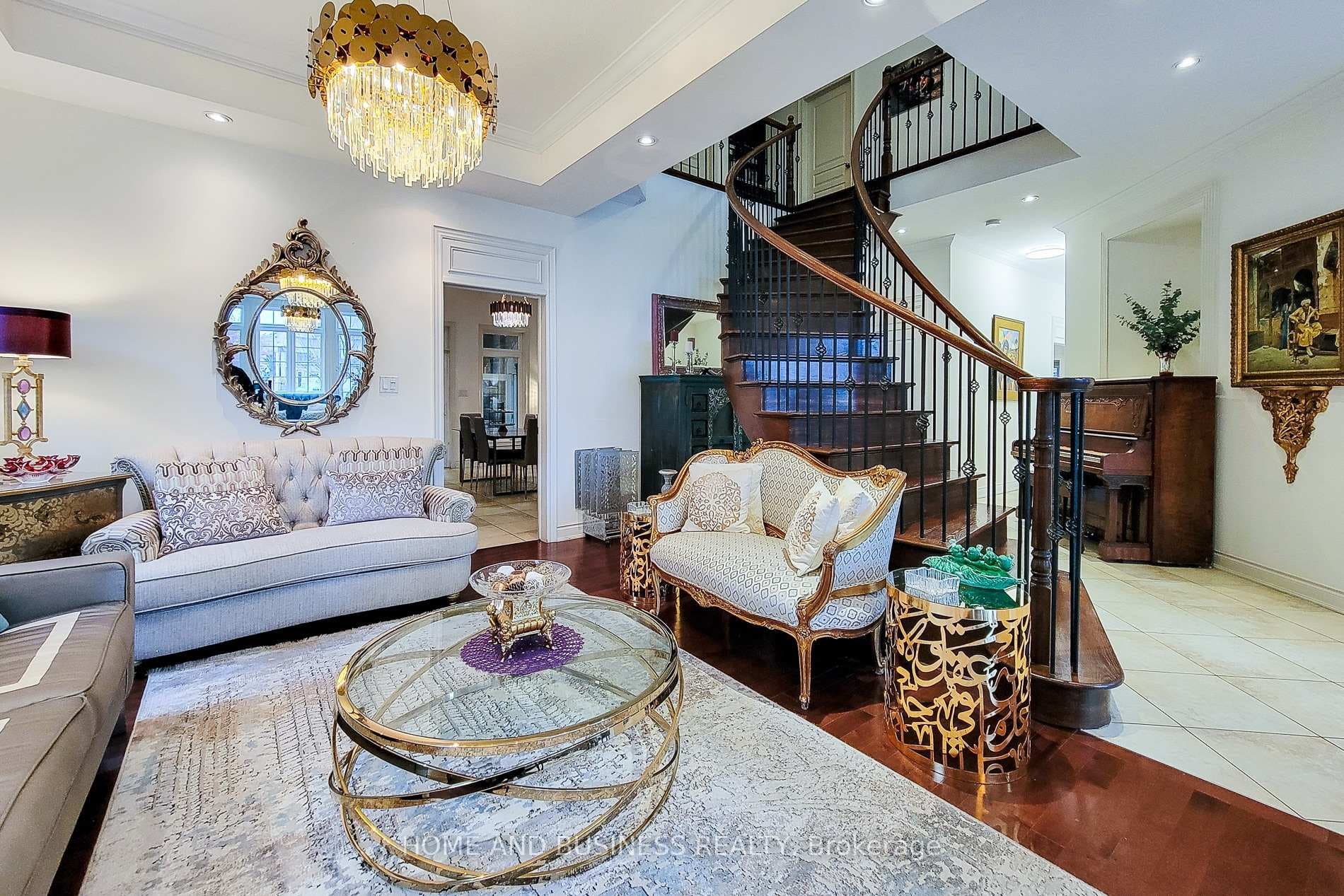 15 Donatello Court photo 9
