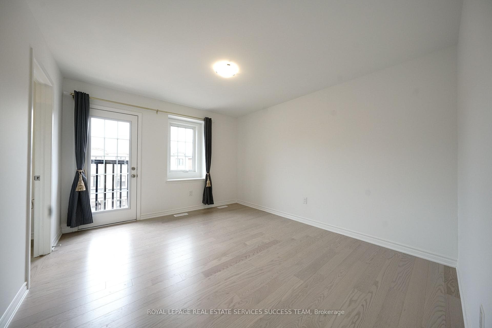 1377 Kobzar Drive photo 16