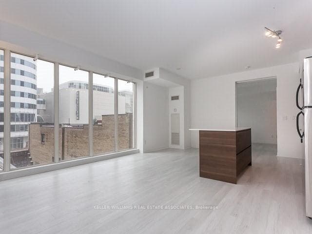220 Victoria Street Unit 707 photo 3