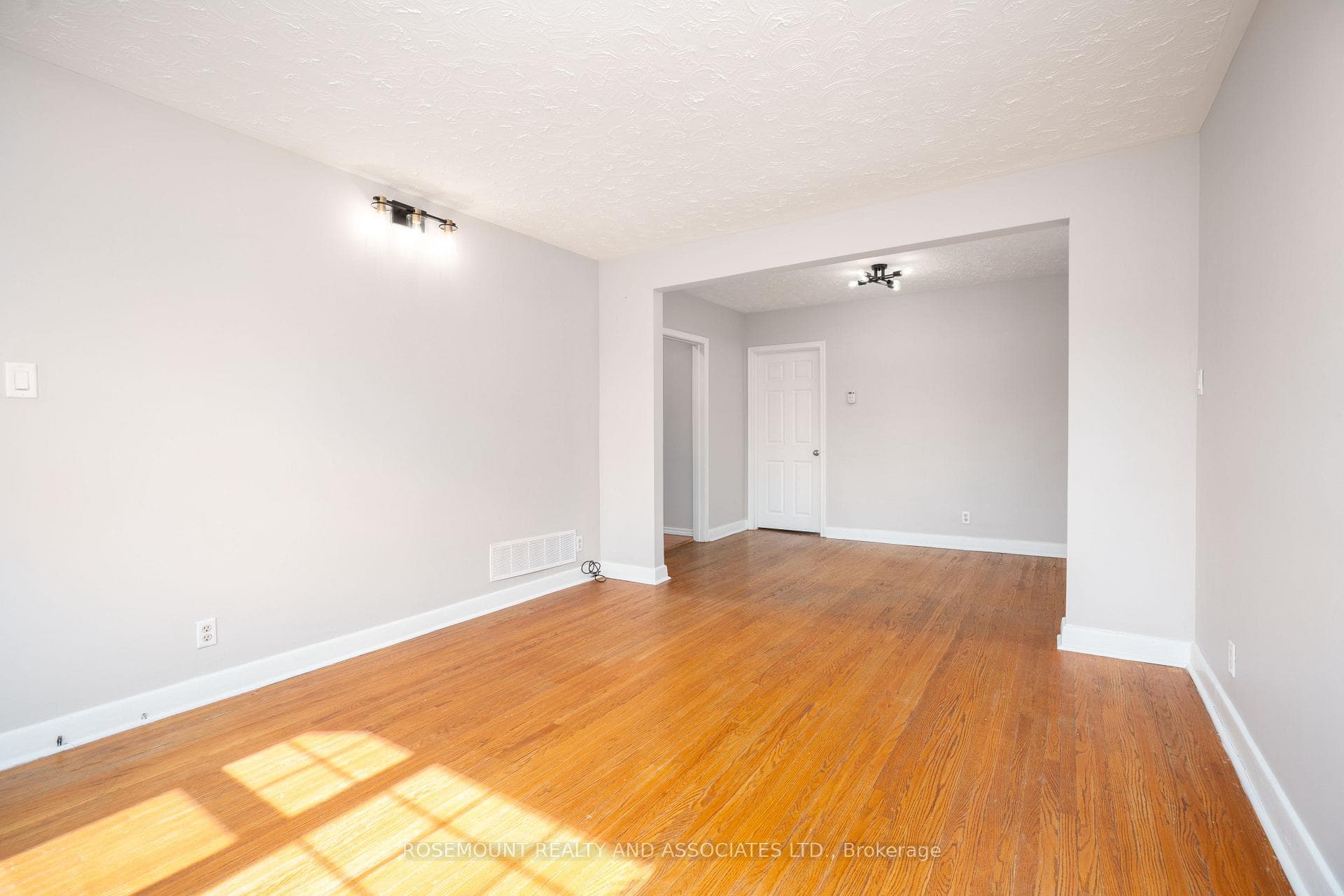 32 Maywood Park Unit UPPER photo 8