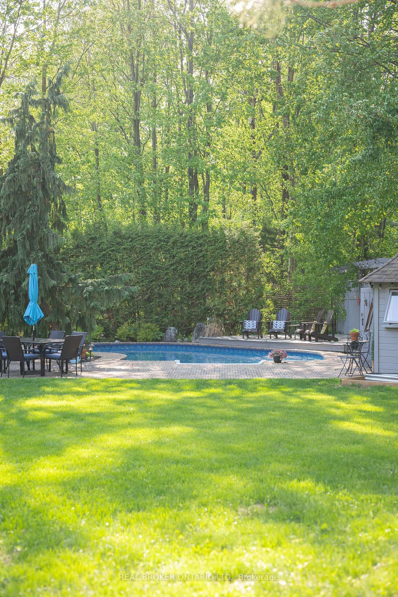 1249 Barnwell Crescent photo 42