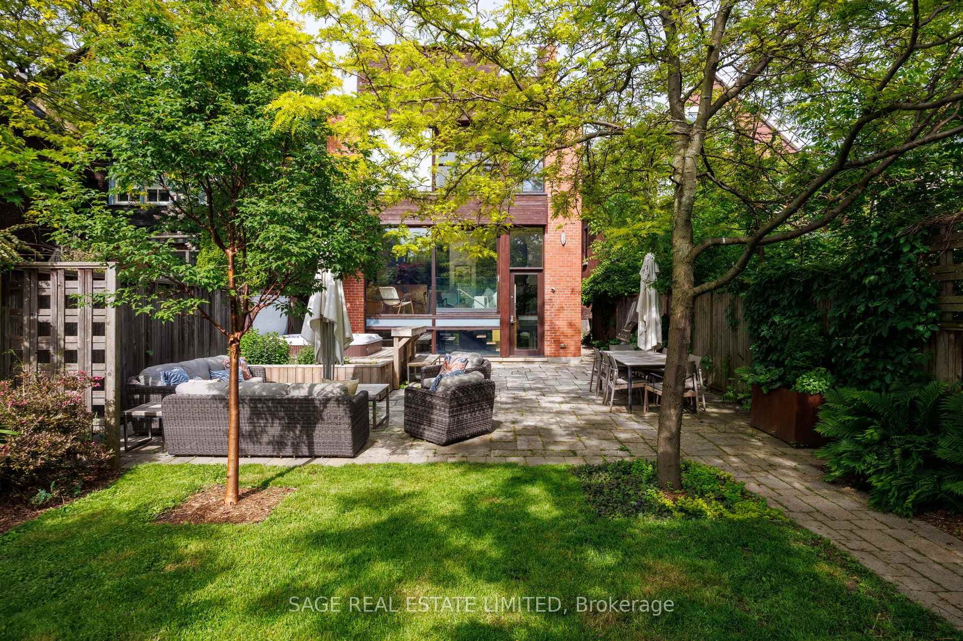 566 Dovercourt Road photo 36