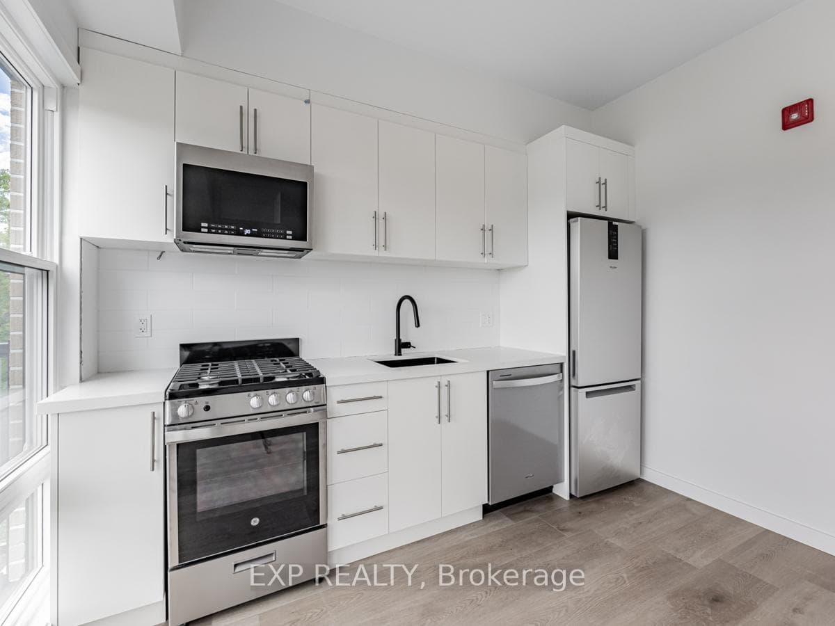 1103 Dufferin Street Unit 8 photo 6