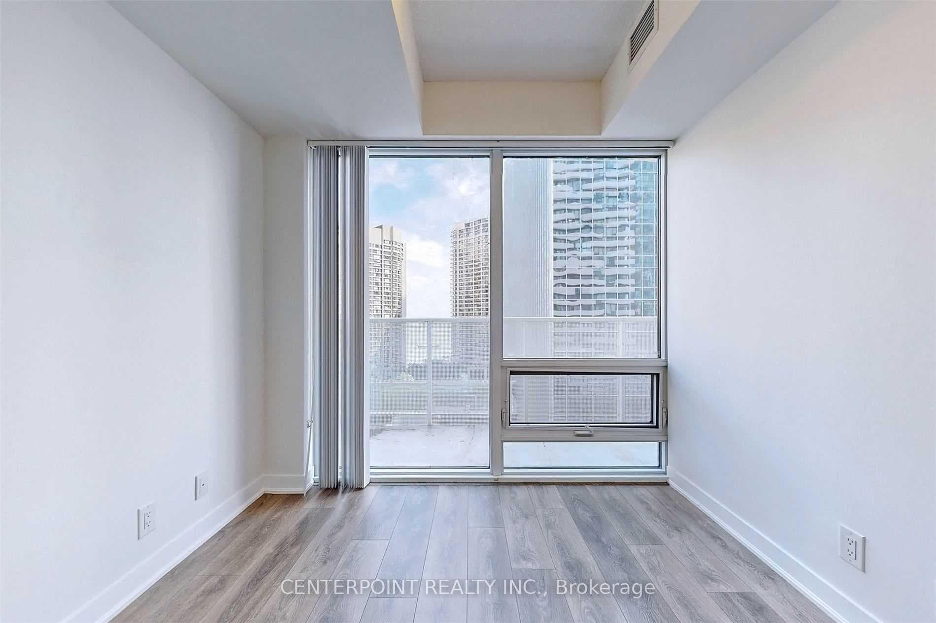 88 Harbour Street Unit 1610 photo 9