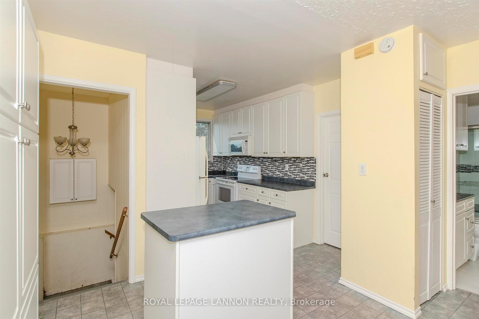 425 Queen Street photo 12