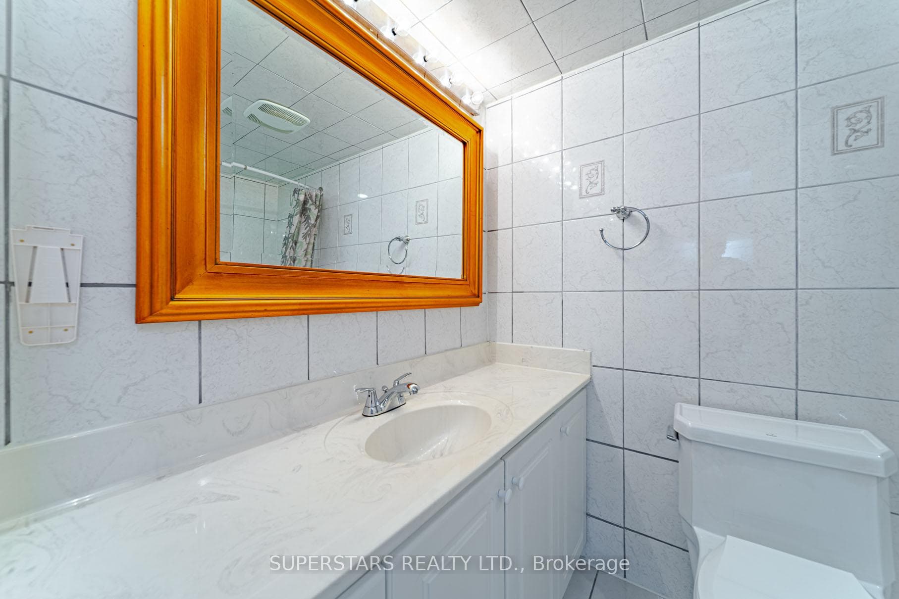 160 Galbraith Crescent photo 34