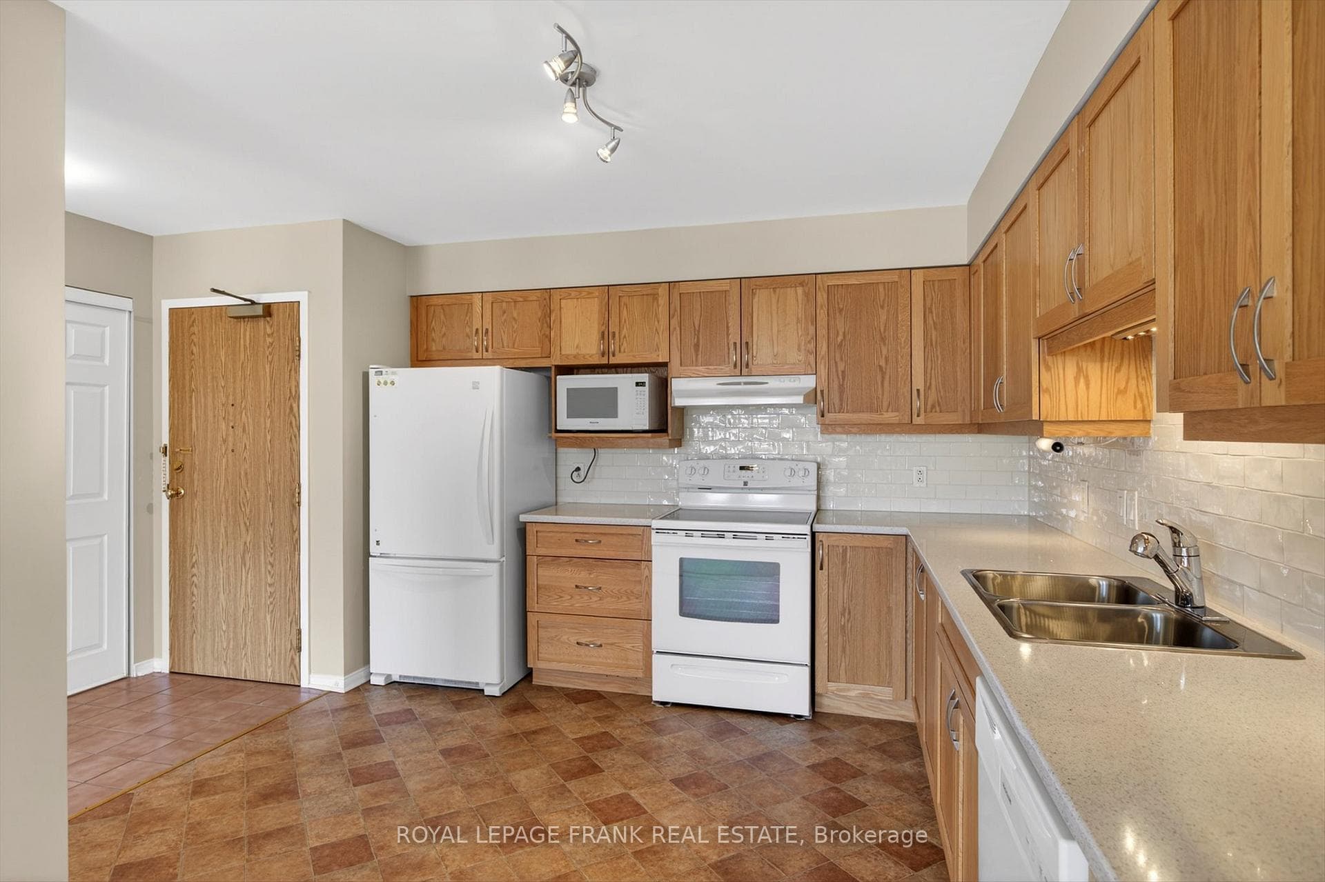 1099 Clonsilla Avenue Unit Bldg C #310 photo 6
