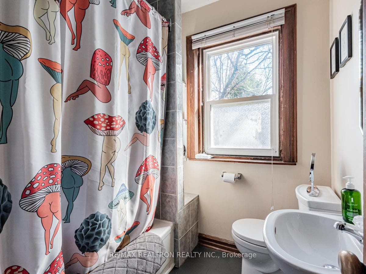 867 Bathurst Street photo 30