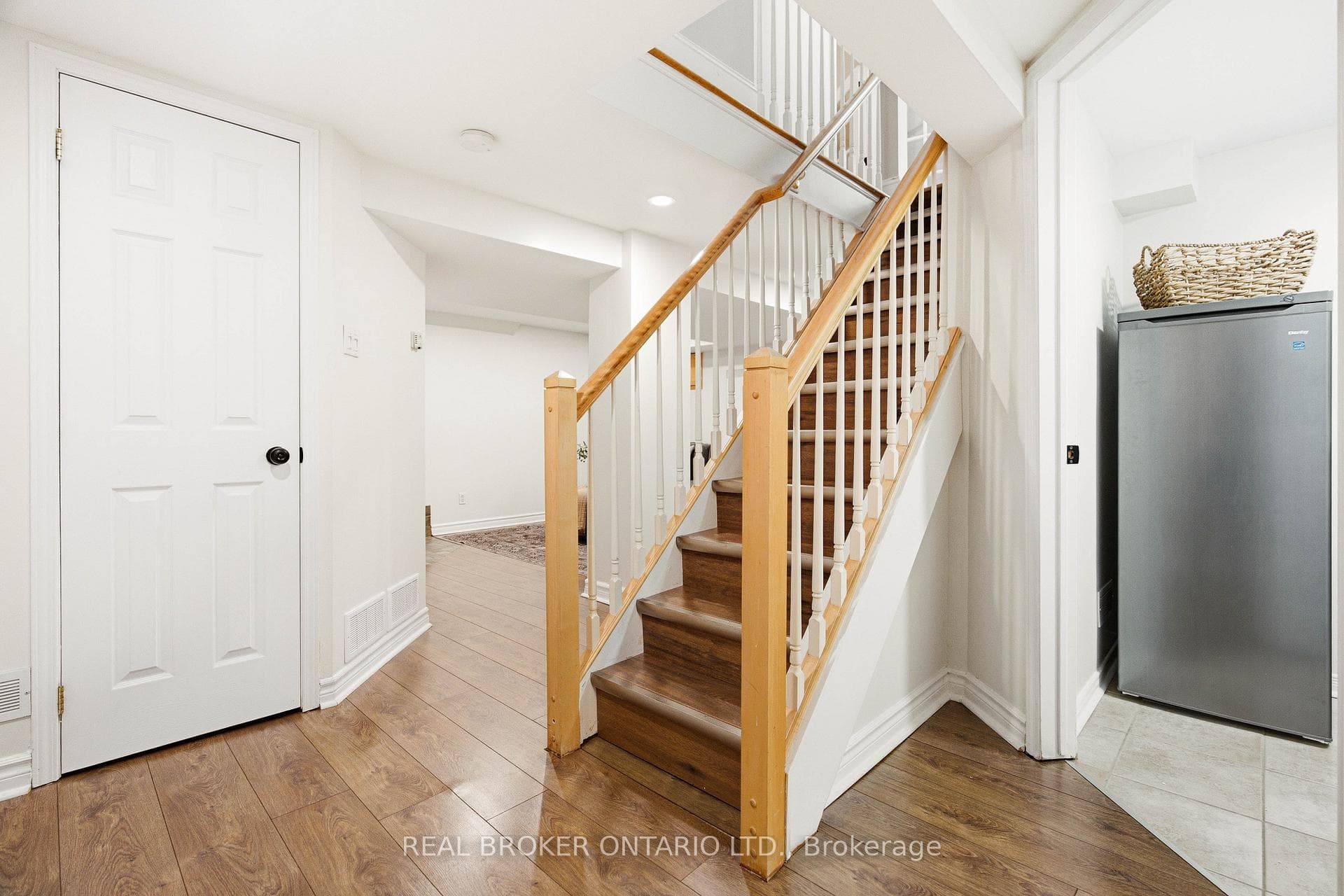 496 Hartleigh Avenue photo 27