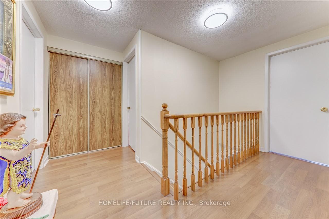 265 Wright Crescent photo 18