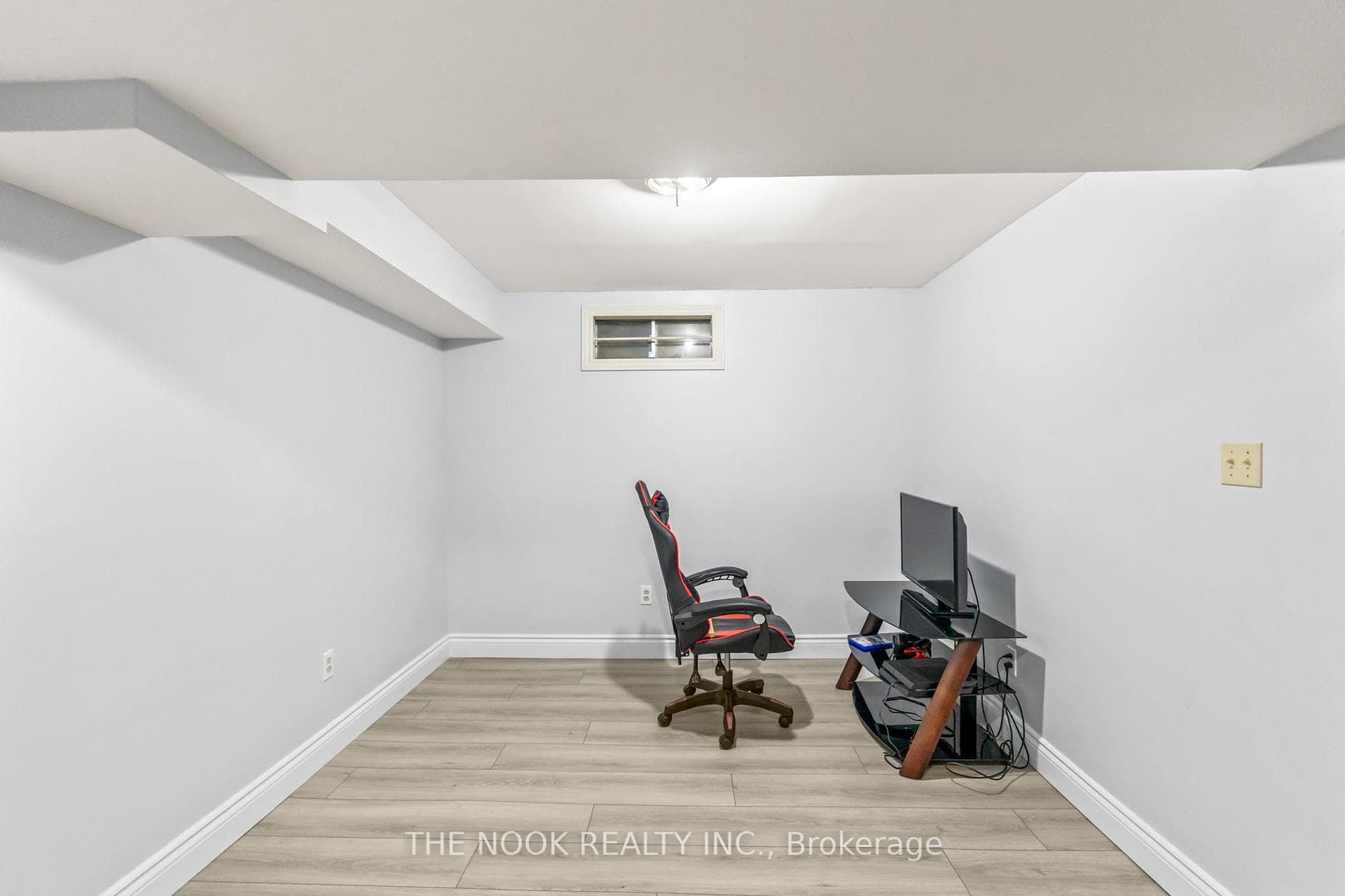 96 Kirby Crescent photo 26