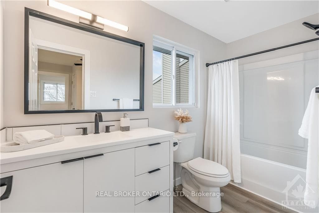 272 COTE ROYALE Crescent photo 20