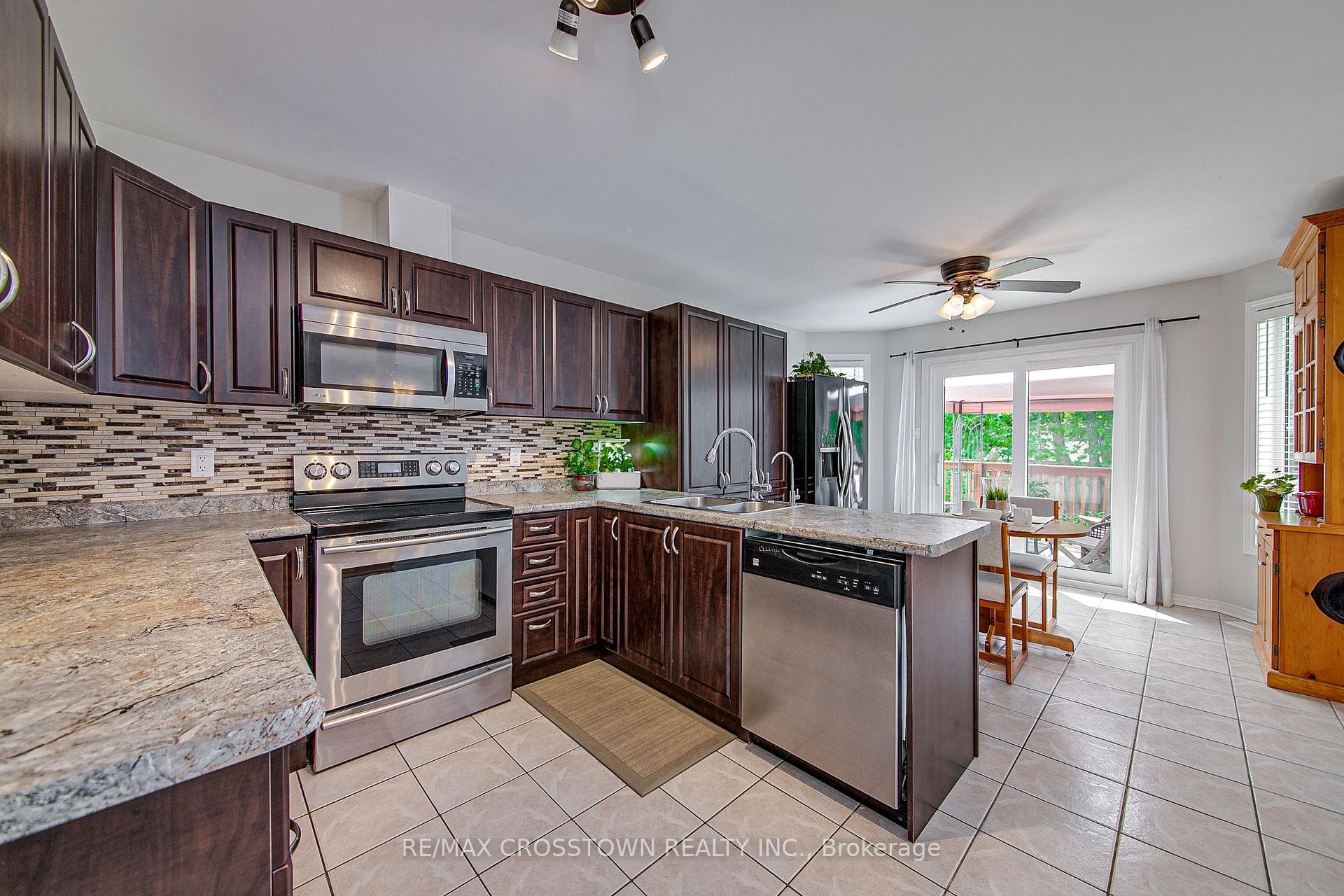 675 James Street photo 8