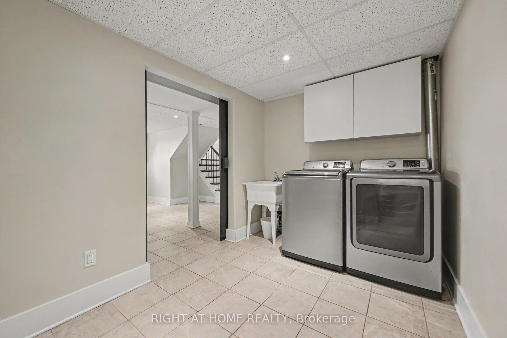 1588 Scottanne Street photo 27