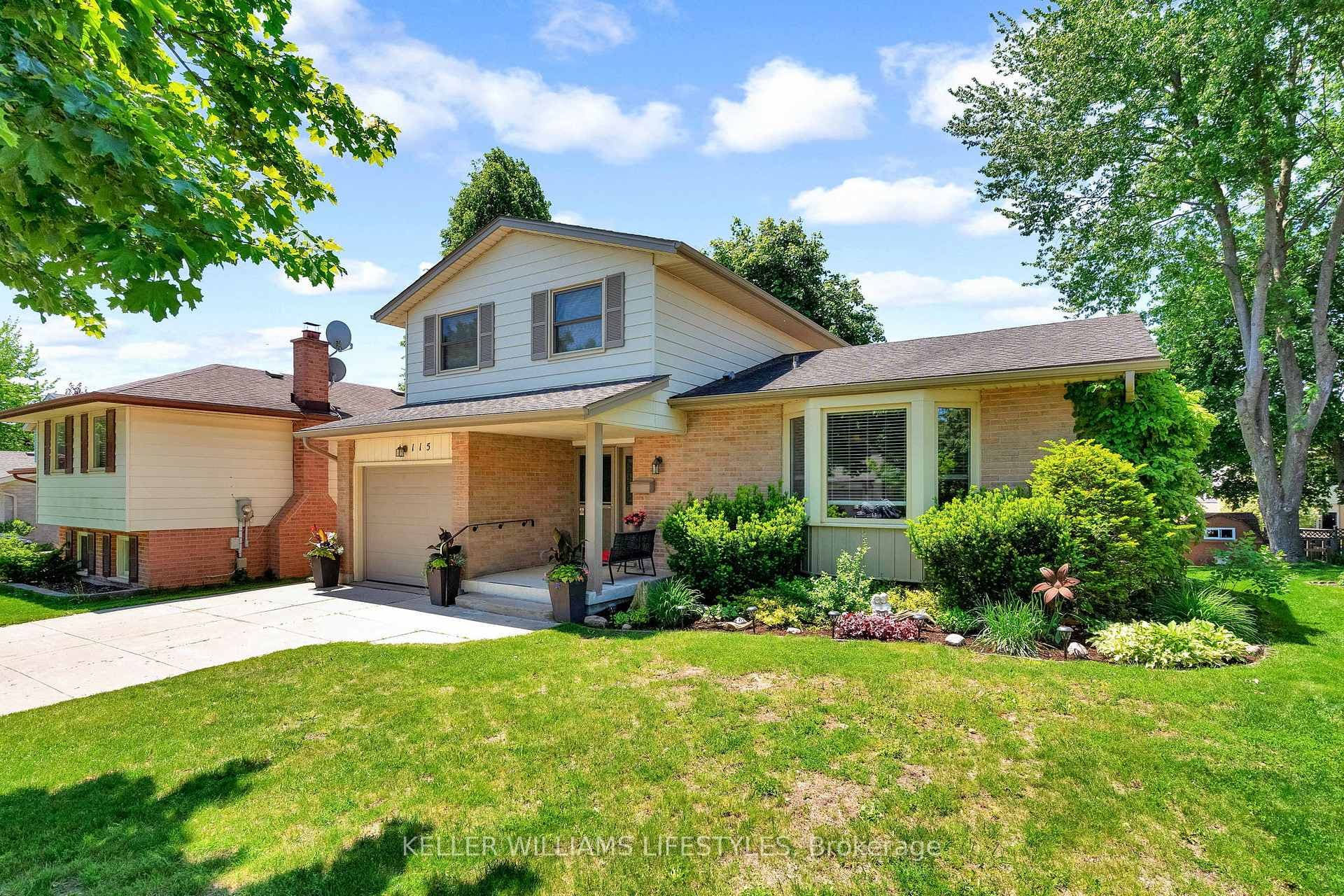 115 Acorn Crescent photo 2