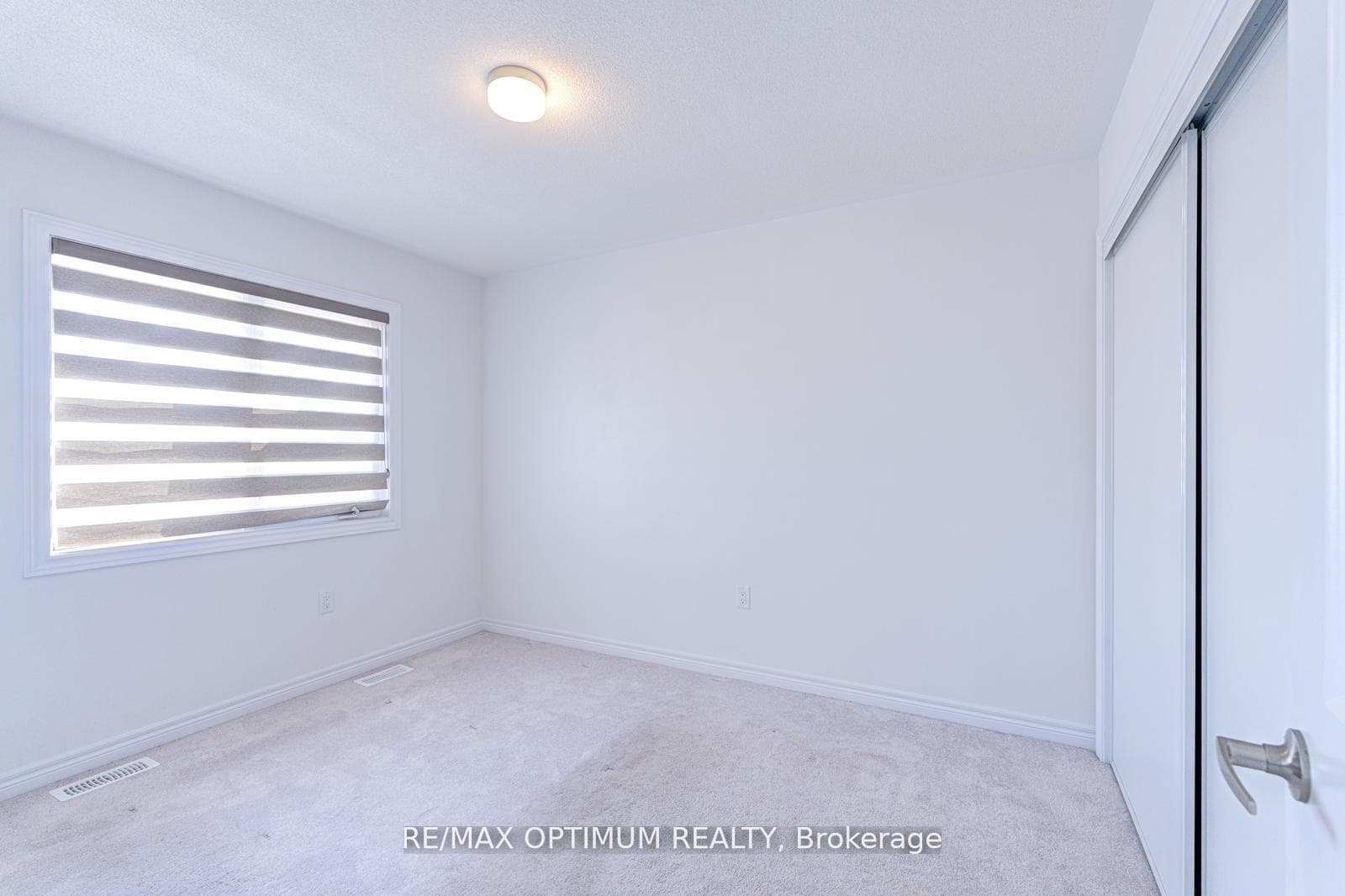 137 Fenchurch Manor photo 30