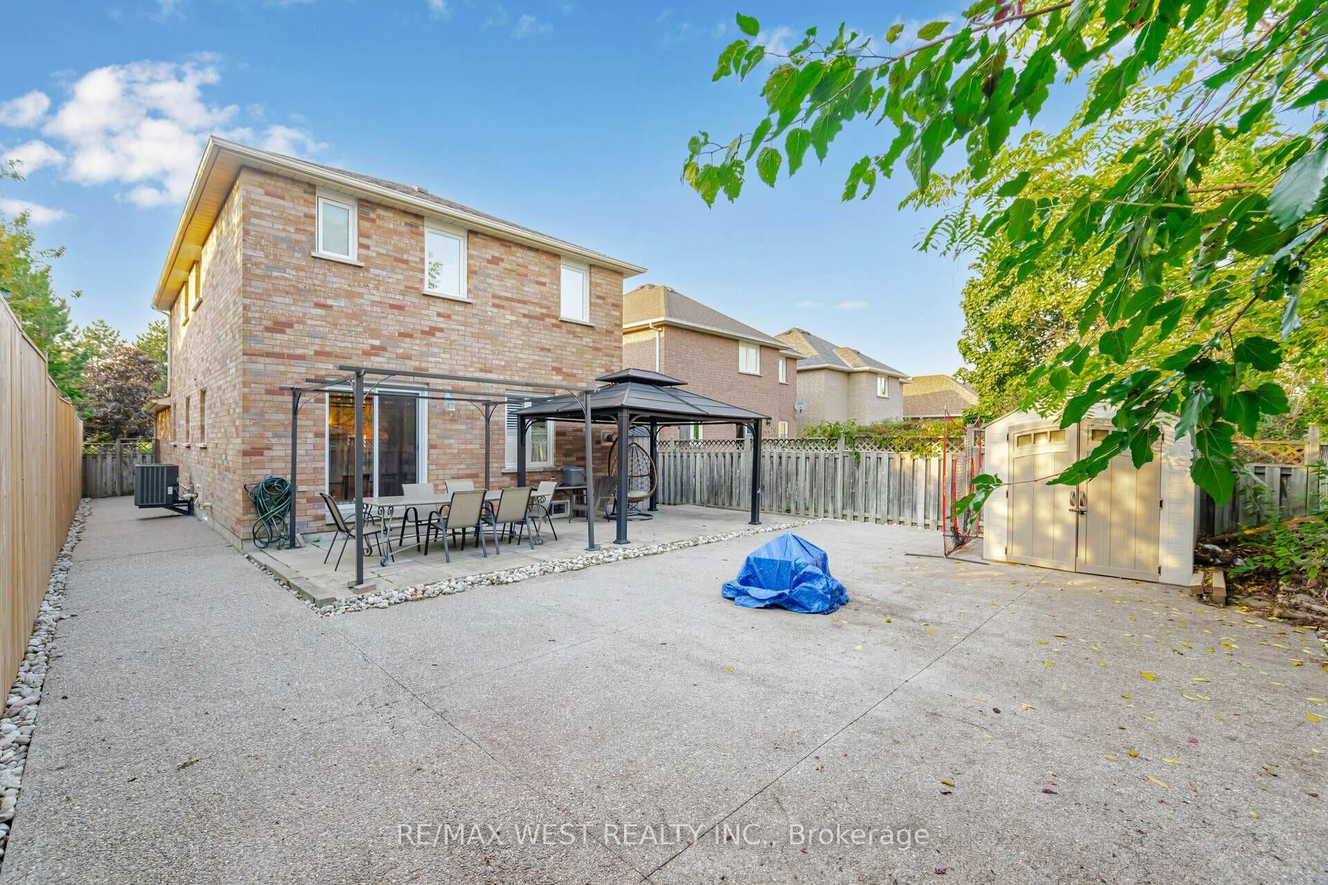 75 Fountainbridge Drive photo 23