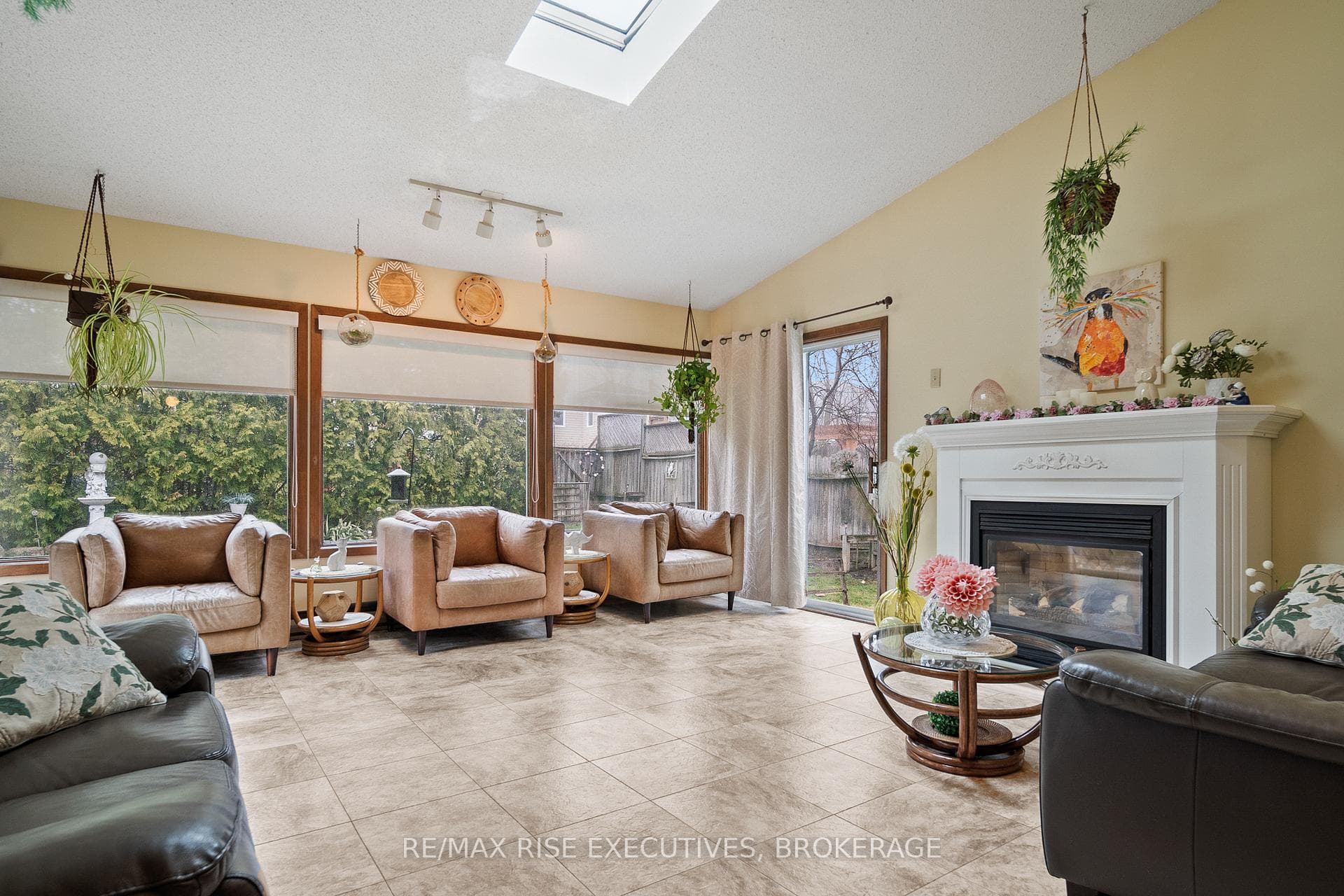 127 Nicholson Crescent photo 17