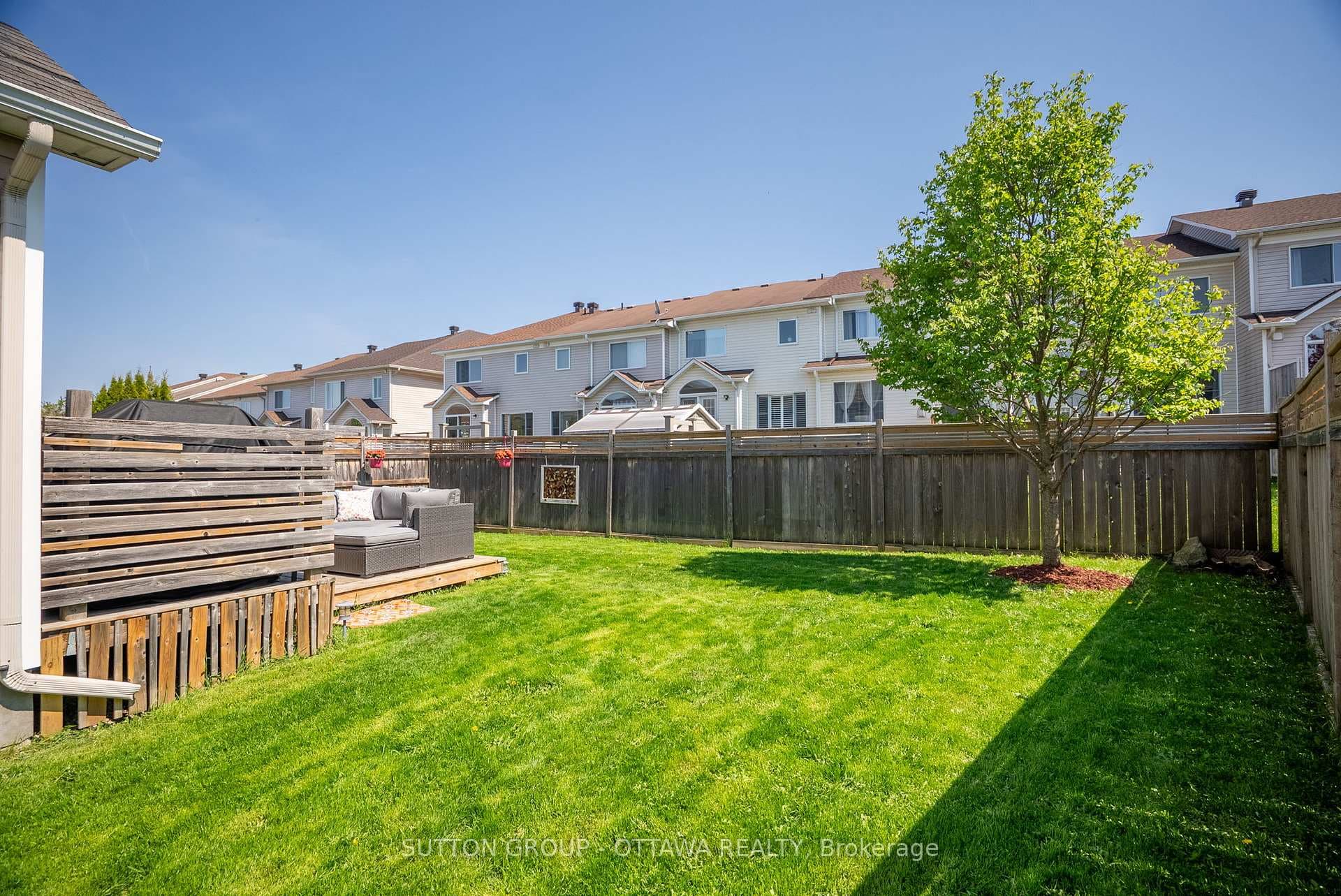 75 SCAMPTON Drive photo 22