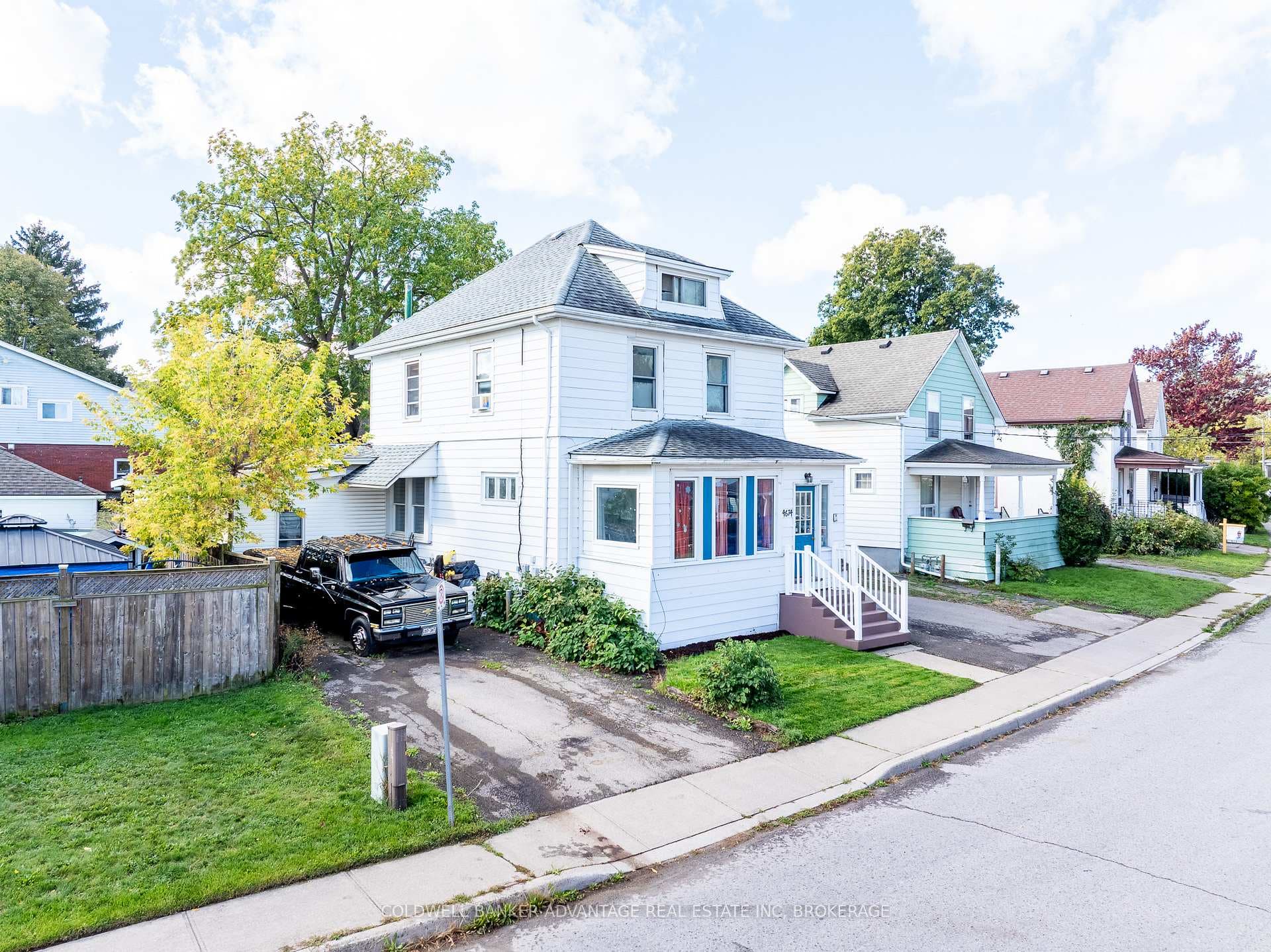 4674 Ryerson Crescent photo 3
