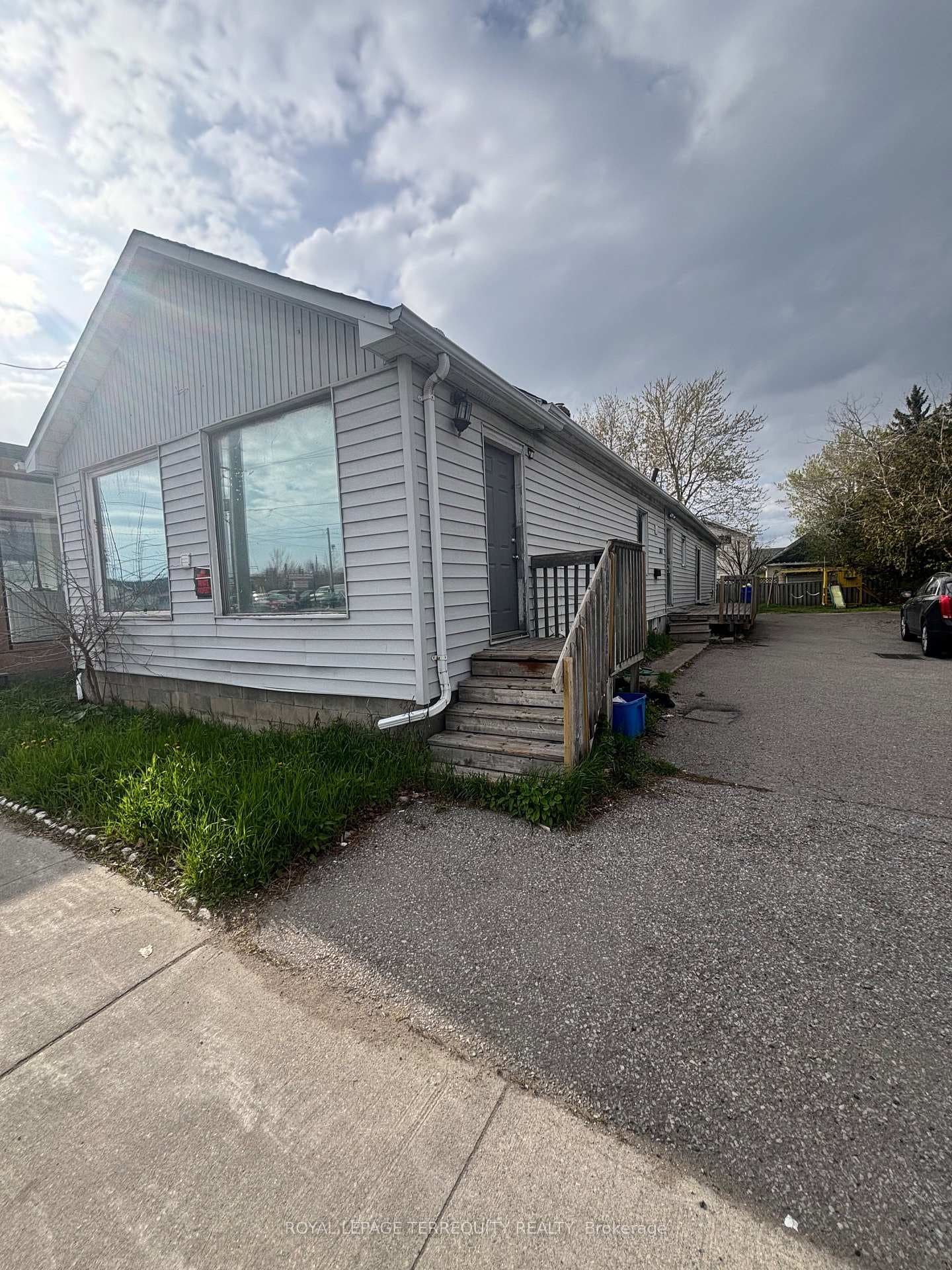 252 Bloor Street photo 2