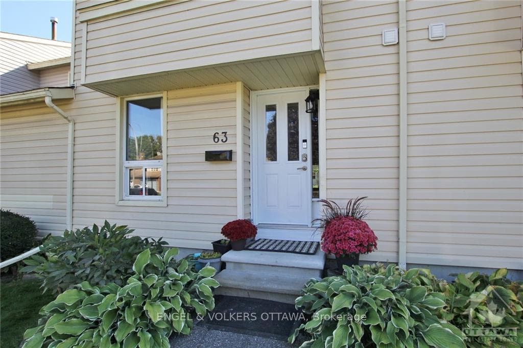 63 MALVERN Drive photo 2