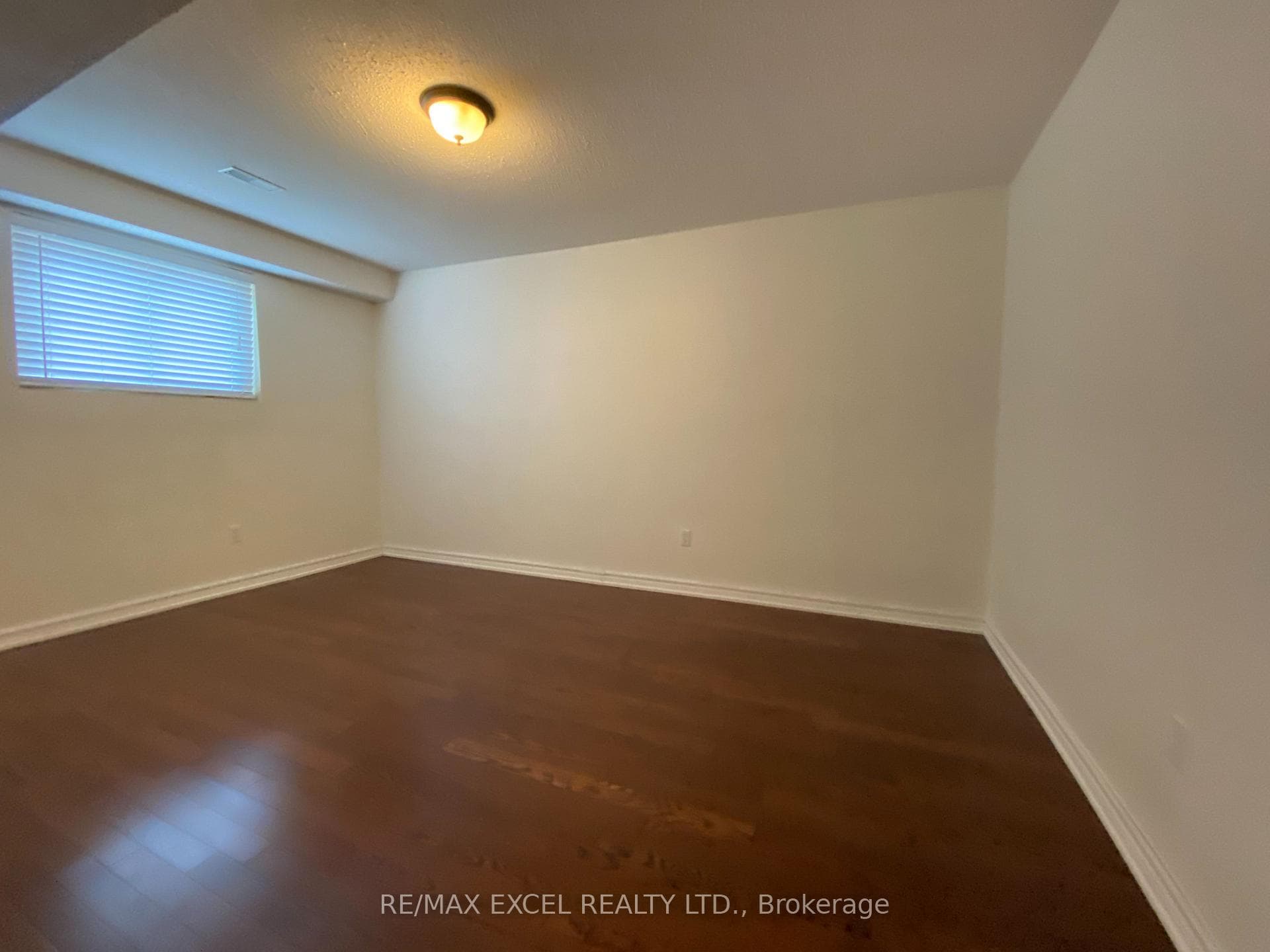 257 Manchester Drive Unit Lower photo 8