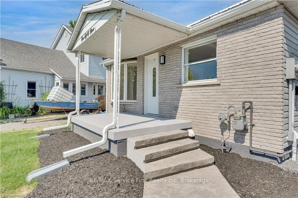 189 SIDNEY Street photo 2