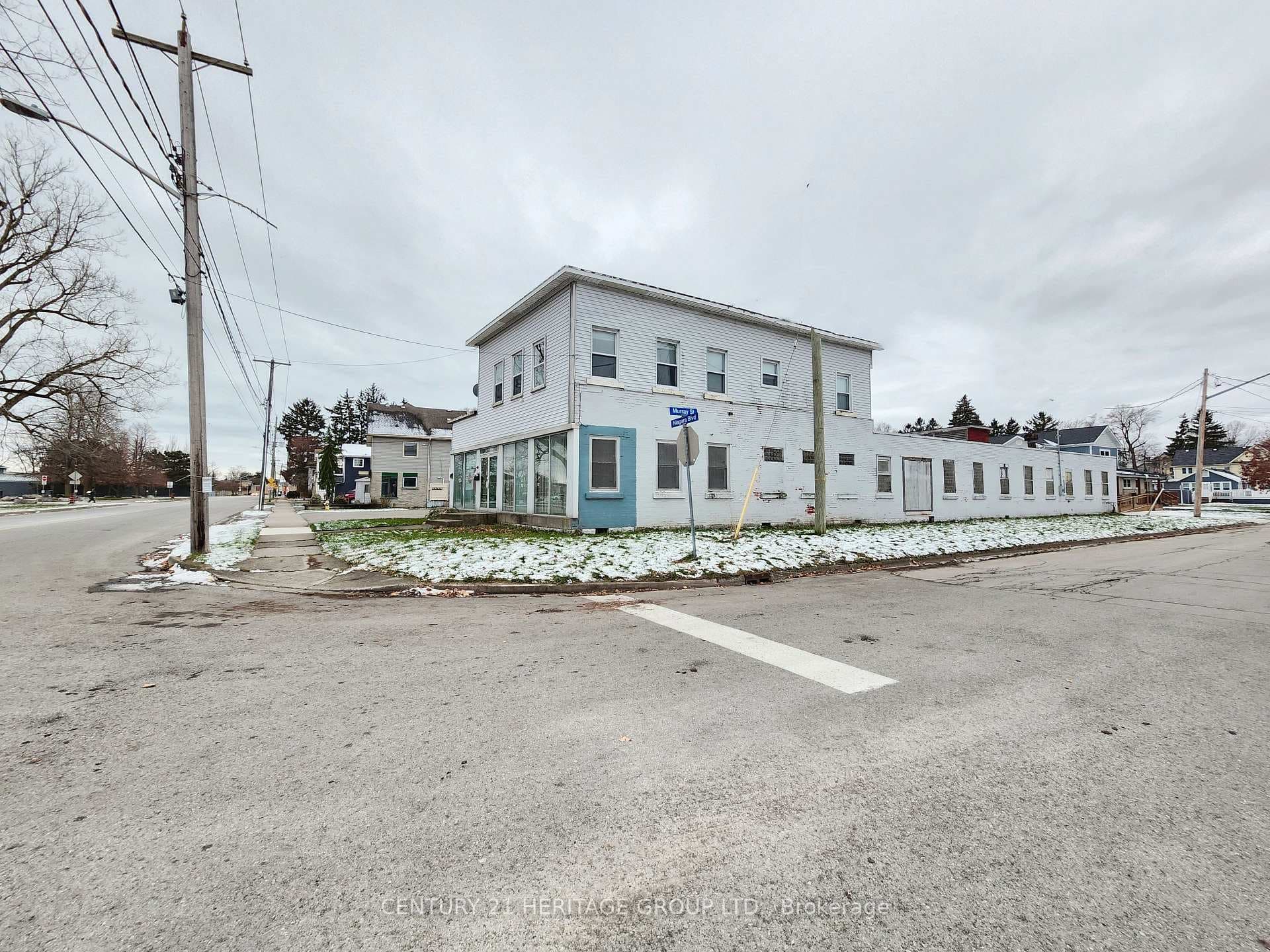 203 Niagara Boulevard photo 2