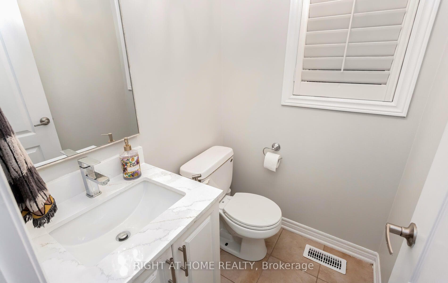 2419 Wasaga Drive photo 13