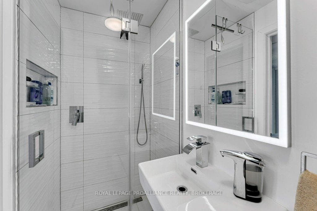 Ensuite with heater floor