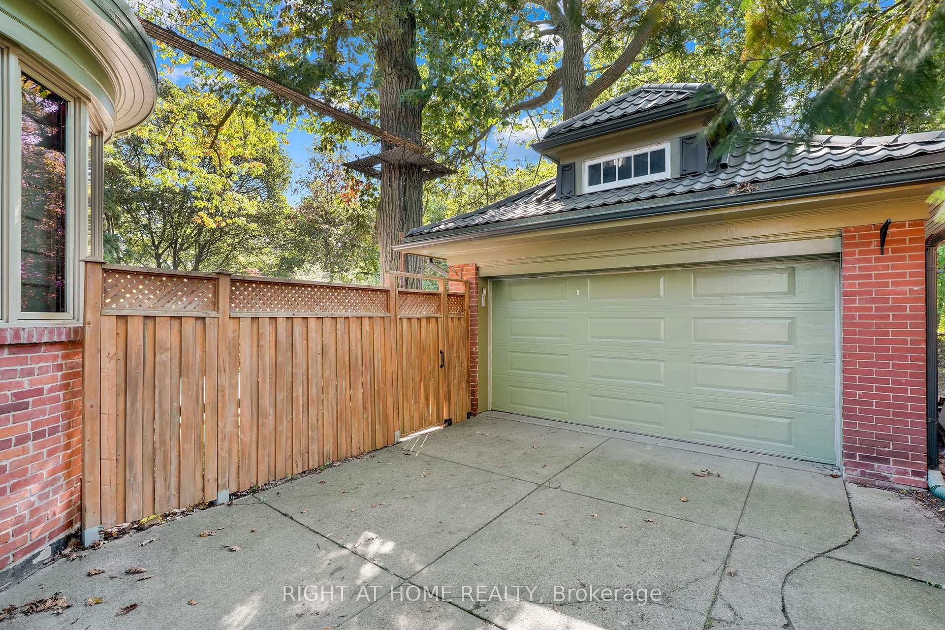 32 Hollywood Crescent photo 49