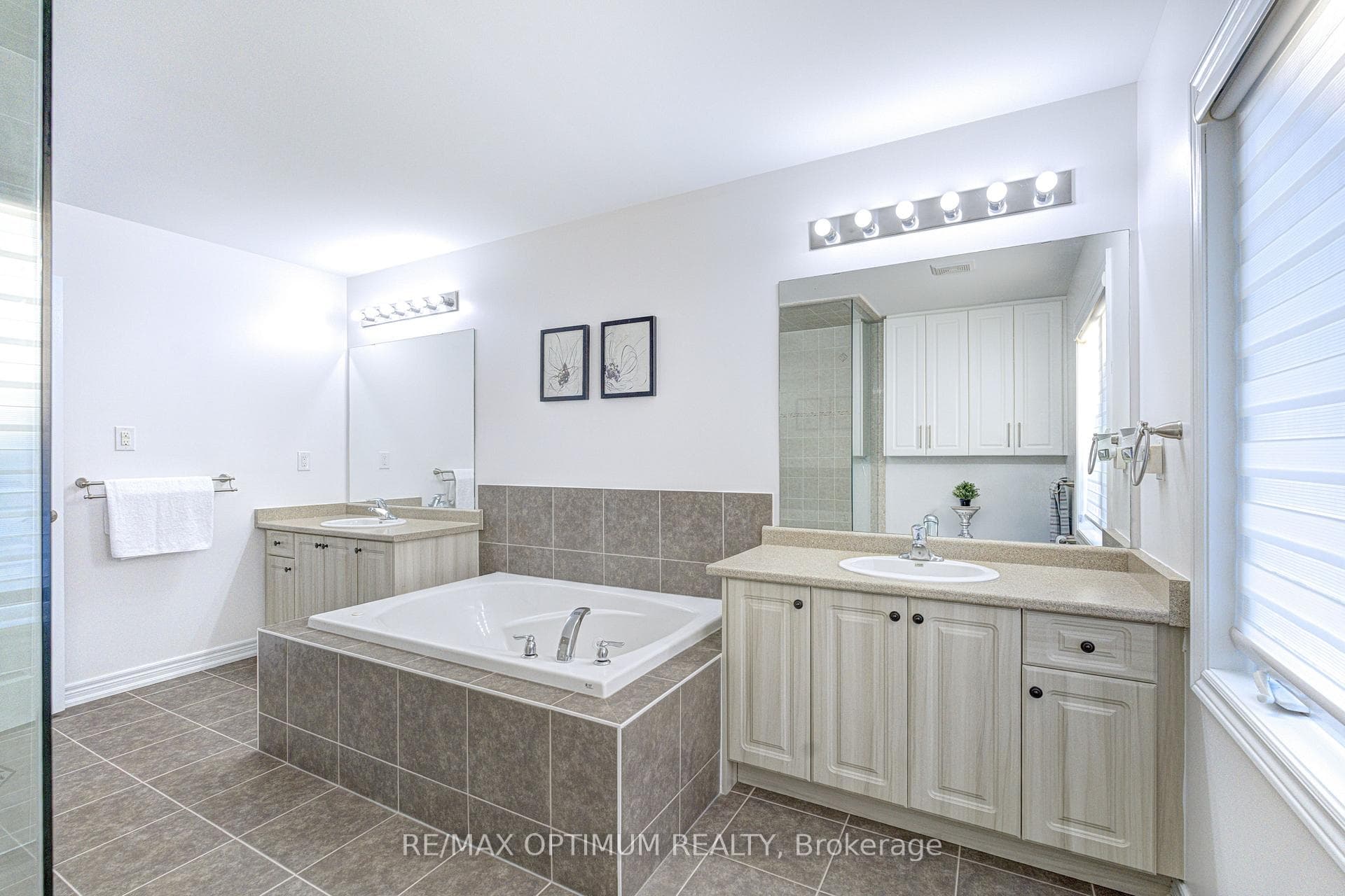 46 Sliprock Crescent photo 26