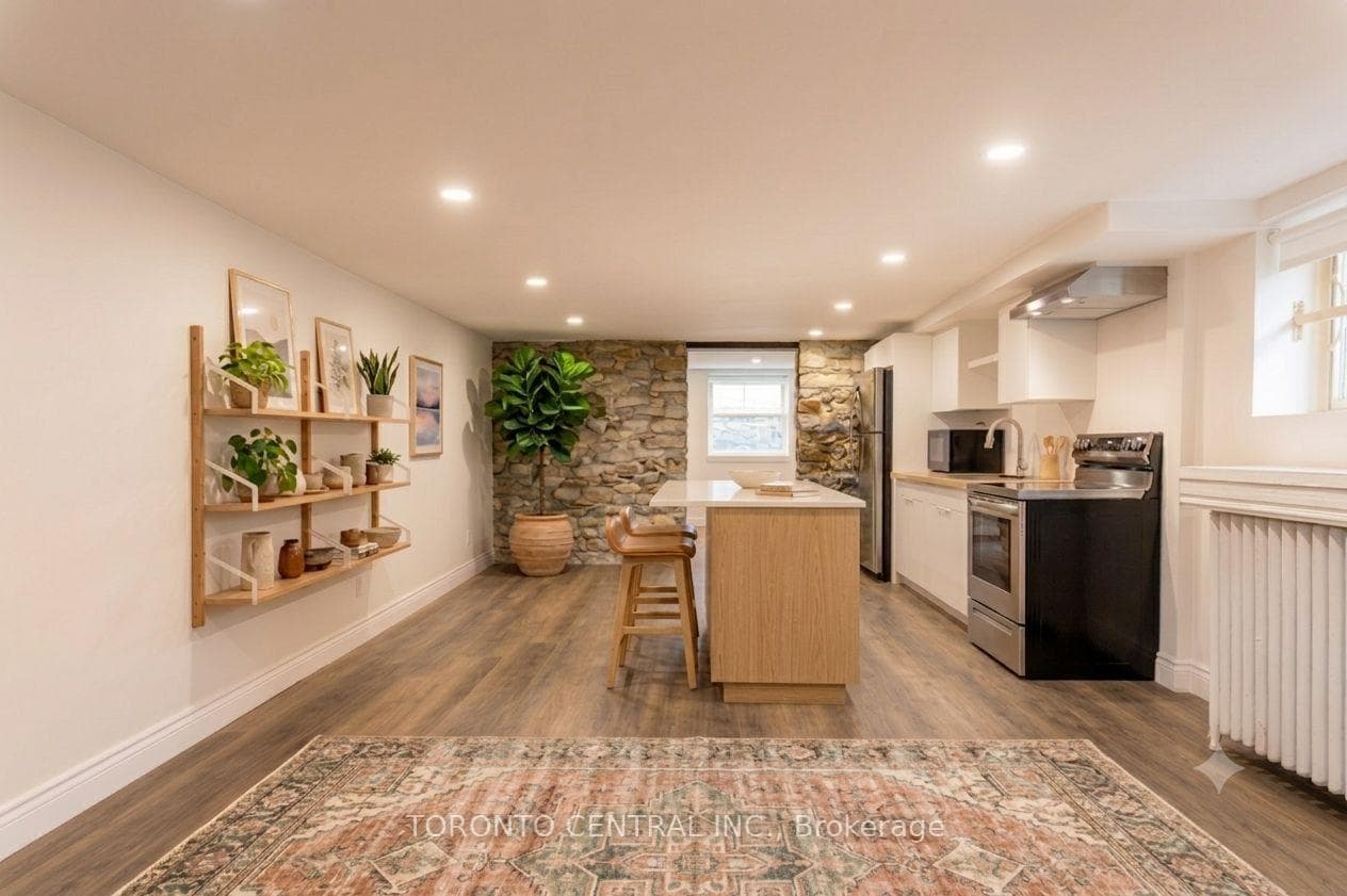 24 Manning Avenue photo 26