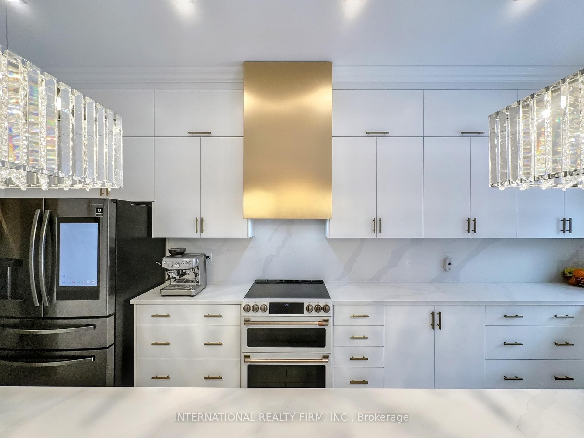 150 Cannes Avenue photo 25