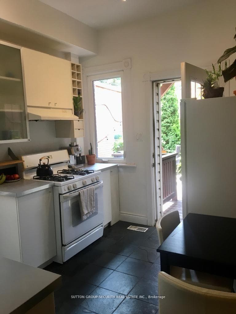 410 Manning Avenue Unit 1 photo 8