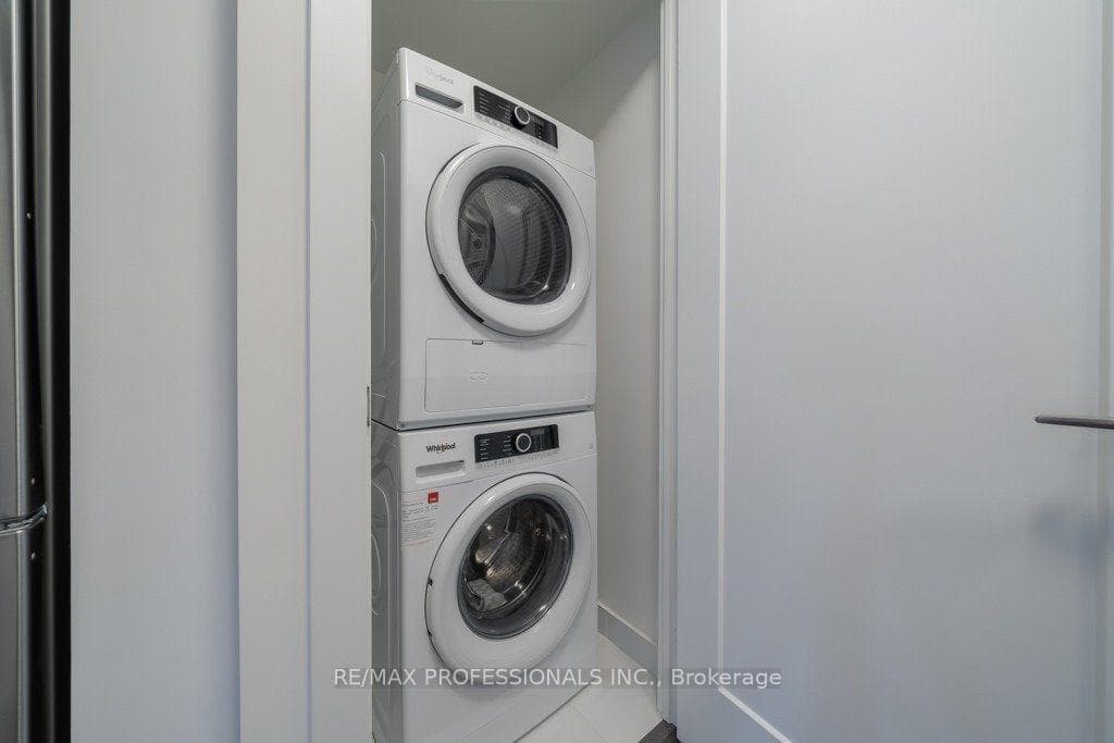 9 Mabelle Avenue Unit 720 photo 12